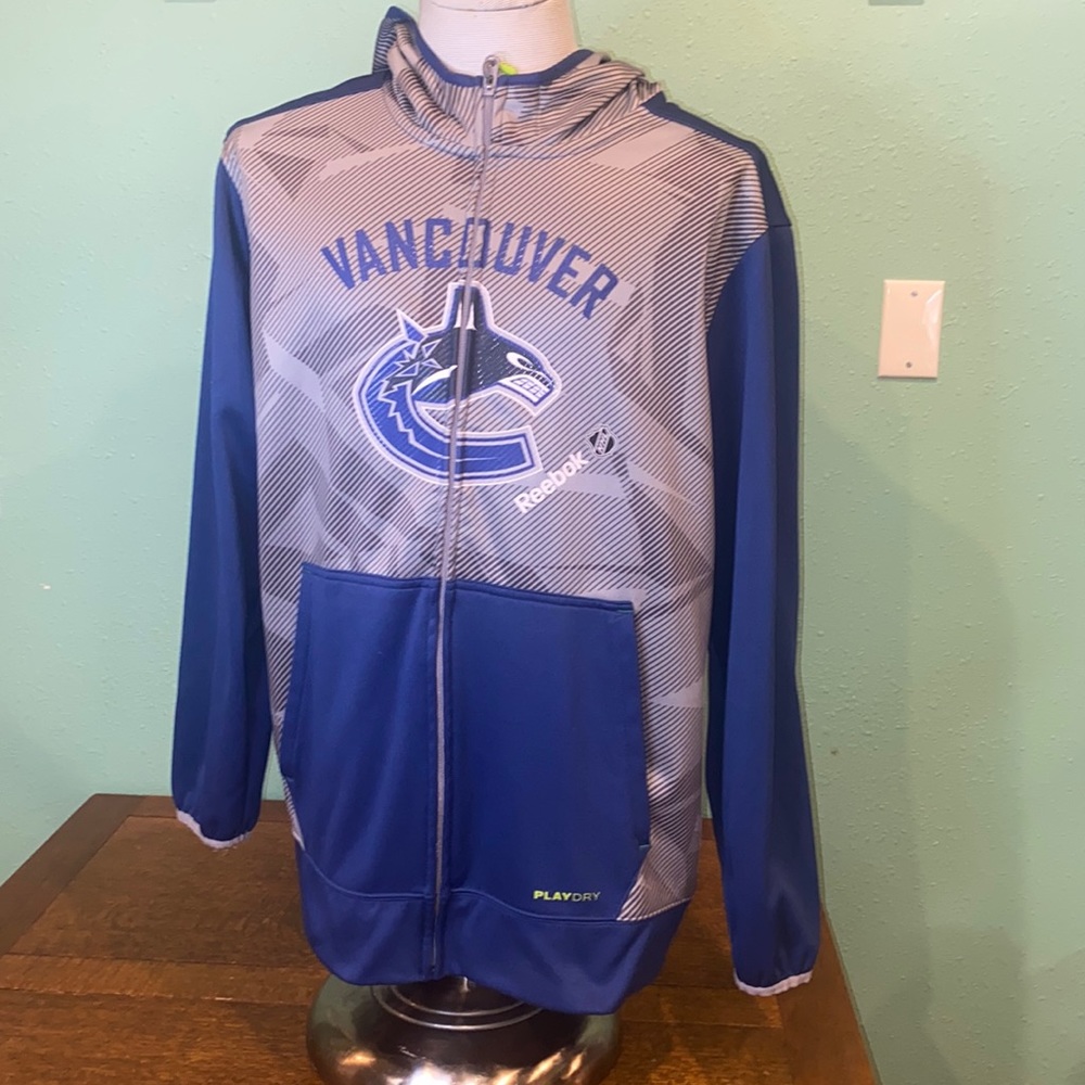 Reebok Center Ice Collection Vancouver Canucks hoodie. Large. Great condition.